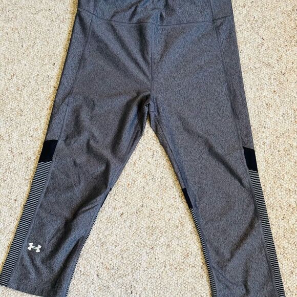 Under Armour Gray and Black Stretch Capris - Picture 1 of 9